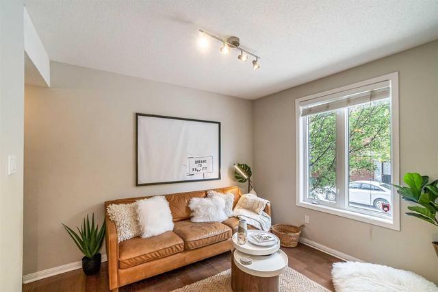 522 - 25 Laidlaw St, Townhouse with 1 bedrooms, 1 bathrooms and 1 parking in Toronto ON | Image 1