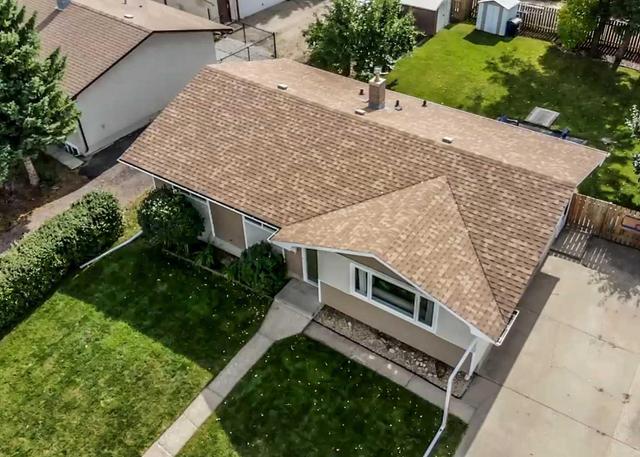 19 Stewart Street, House detached with 4 bedrooms, 2 bathrooms and 3 parking in Red Deer AB | Image 2