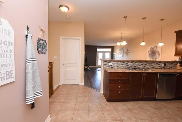 4340 Lindsey Cres, House semidetached with 3 bedrooms, 3 bathrooms and 3 parking in Lincoln ON | Image 4