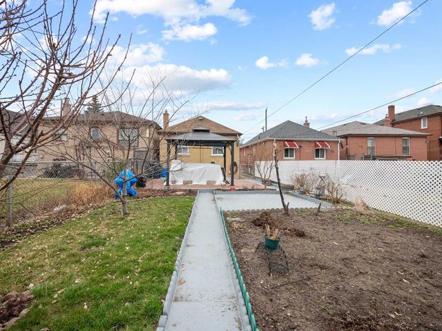 72 Ennerdale Rd, House detached with 2 bedrooms, 2 bathrooms and 1 parking in Toronto ON | Image 27