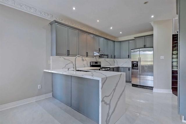 5953 Sidmouth St, House detached with 4 bedrooms, 4 bathrooms and 4 parking in Mississauga ON | Image 10