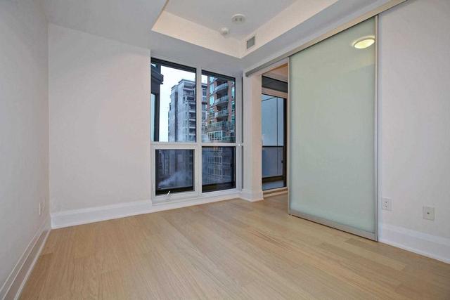 1005 - 88 Cumberland St, Condo with 1 bedrooms, 1 bathrooms and 0 parking in Toronto ON | Image 6