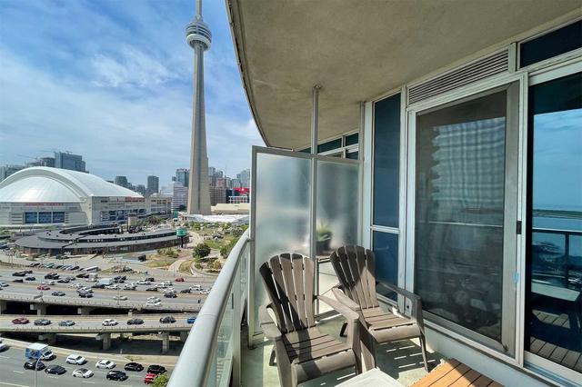 1711 - 218 Queens Quay W, Condo with 2 bedrooms, 2 bathrooms and 1 parking in Toronto ON | Image 22