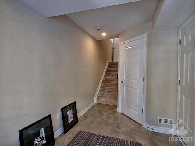 323 Citrine Street, Townhouse with 2 bedrooms, 2 bathrooms and 3 parking in Ottawa ON | Image 3