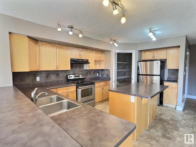 8081 Shaske Dr Nw, House detached with 5 bedrooms, 3 bathrooms and null parking in Edmonton AB | Image 5