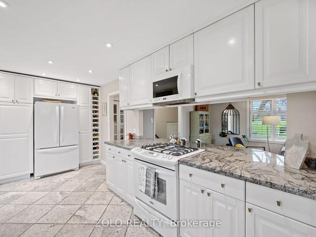 2500 Bridge Rd, House detached with 4 bedrooms, 2 bathrooms and 3 parking in Oakville ON | Image 6