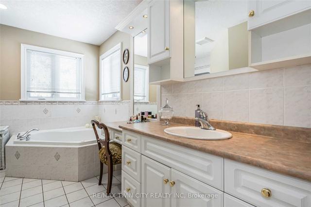 514 Lexington Cres, House detached with 5 bedrooms, 5 bathrooms and 11 parking in Waterloo ON | Image 6