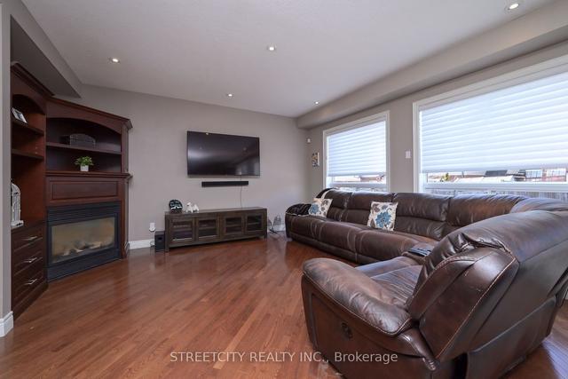 29 Oak Ridge Dr, House detached with 4 bedrooms, 4 bathrooms and 5 parking in Orangeville ON | Image 7