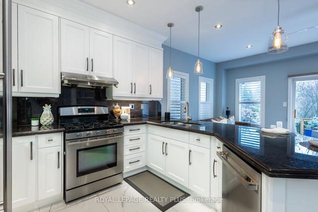 2446 Valleyridge Dr, House attached with 3 bedrooms, 4 bathrooms and 4 parking in Oakville ON | Image 36