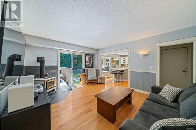 763 Helvetia Cres, House detached with 4 bedrooms, 3 bathrooms and 4 parking in Saanich BC | Image 16