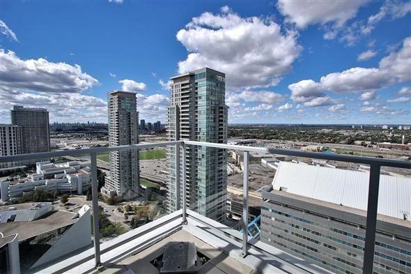 Lph06 - 60 Town Centre Crt, Condo with 2 bedrooms, 2 bathrooms and 2 parking in Toronto ON | Image 2