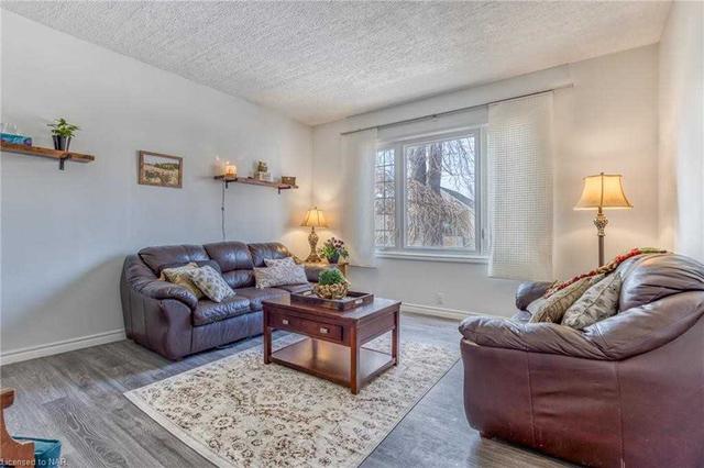 96 Henry St, House detached with 3 bedrooms, 1 bathrooms and 3 parking in St. Catharines ON | Image 8