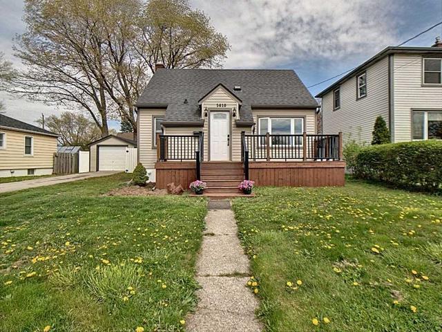 5610 Royal Manor Dr, House detached with 3 bedrooms, 2 bathrooms and 4 parking in Niagara Falls ON | Image 1