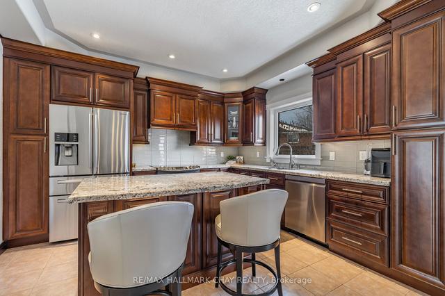 14 Rebecca Crt, House detached with 4 bedrooms, 3 bathrooms and 7 parking in Barrie ON | Image 4