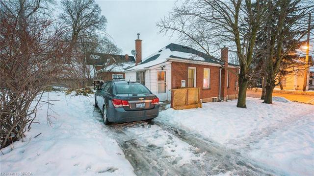 110 Clarence Street, House detached with 4 bedrooms, 2 bathrooms and null parking in Brantford ON | Image 4