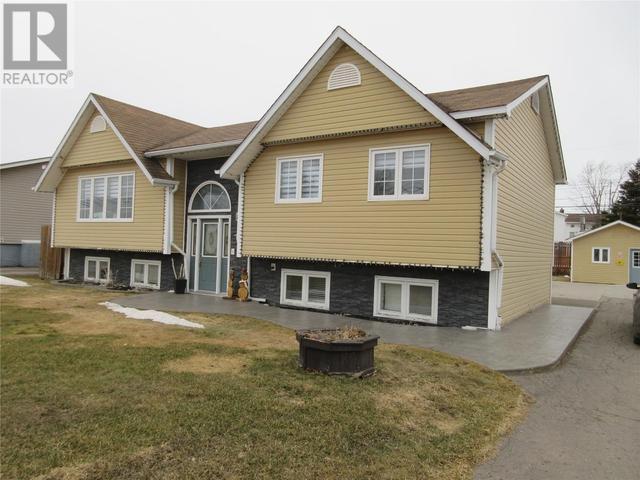 580 Main Street, House detached with 3 bedrooms, 1 bathrooms and null parking in Bishop's Falls NL | Image 4