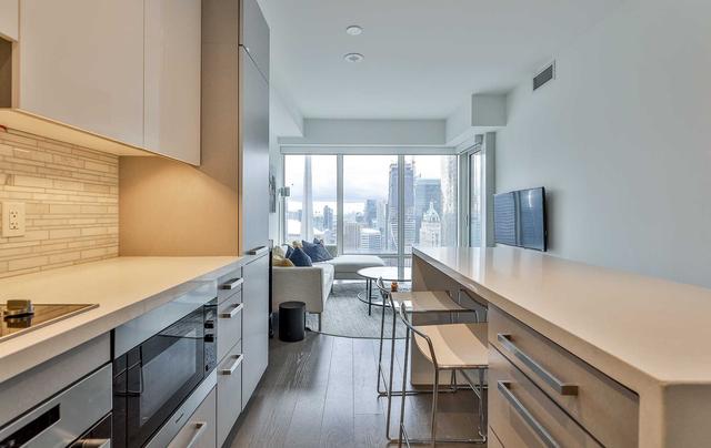 3503 - 8 The Esplanade Ave, Condo with 1 bedrooms, 1 bathrooms and 1 parking in Toronto ON | Image 3
