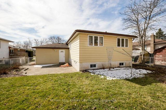 65 Hahn Ave, House detached with 2 bedrooms, 2 bathrooms and 5 parking in Cambridge ON | Image 29