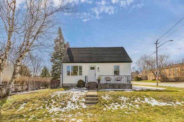 134 Peel St, House detached with 3 bedrooms, 2 bathrooms and 3 parking in Barrie ON | Image 12