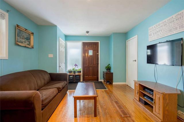 166 Aylesworth Ave, House detached with 2 bedrooms, 2 bathrooms and 3 parking in Toronto ON | Image 9