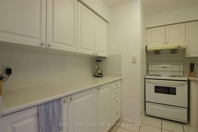 2210 - 8 Hillcrest Ave, Condo with 2 bedrooms, 2 bathrooms and 1 parking in Toronto ON | Image 2
