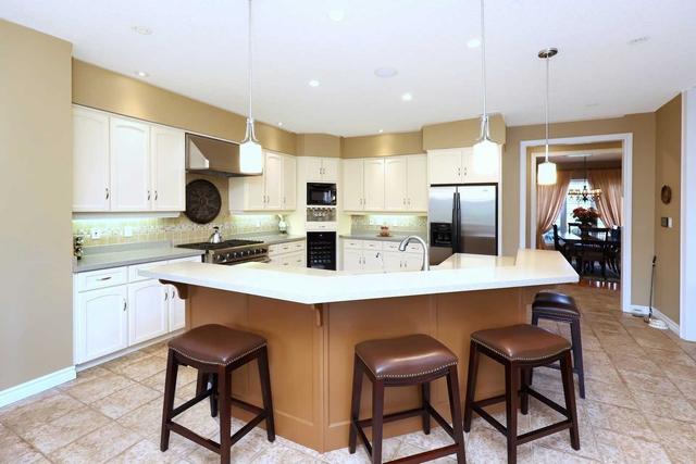 2250 Kean Hill Dr, House detached with 4 bedrooms, 3 bathrooms and 13 parking in Milton ON | Image 2