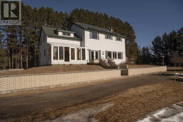 2135 Riverdale Road W, House detached with 5 bedrooms, 3 bathrooms and null parking in Thunder Bay ON | Image 1