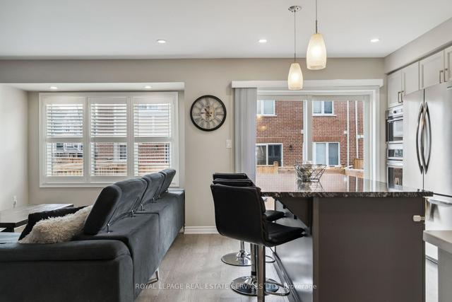 87 Reichert Crt, Townhouse with 3 bedrooms, 3 bathrooms and 2 parking in Milton ON | Image 6