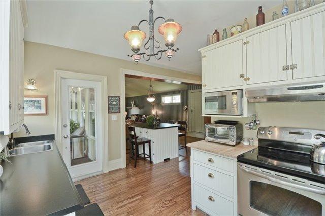 42 Cassels Rd E, House detached with 3 bedrooms, 4 bathrooms and 7 parking in Whitby ON | Image 5