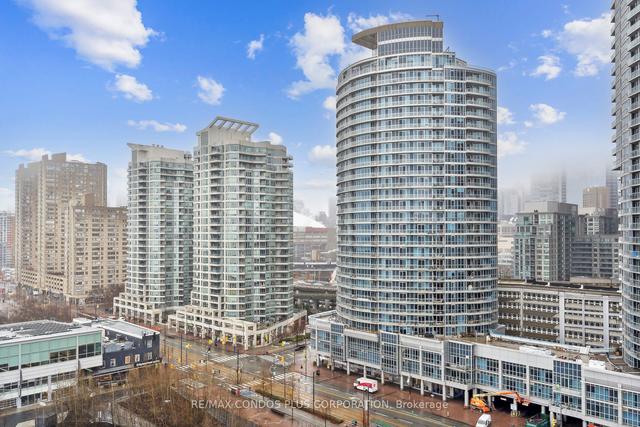 1102 - 211 Queens Quay W, Condo with 2 bedrooms, 3 bathrooms and 1 parking in Toronto ON | Image 21