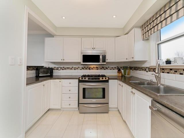 7340 Copenhagen Unit 17 Rd, Townhouse with 3 bedrooms, 2 bathrooms and 1 parking in Mississauga ON | Image 9