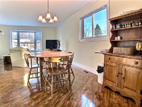 81 Springdale Dr, House detached with 3 bedrooms, 2 bathrooms and 2 parking in Barrie ON | Image 6