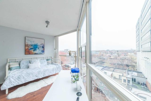 803 - 725 King St W, Condo with 2 bedrooms, 1 bathrooms and 1 parking in Toronto ON | Image 4