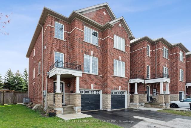 57 Denison Ave, House attached with 3 bedrooms, 2 bathrooms and 3 parking in Brampton ON | Image 1