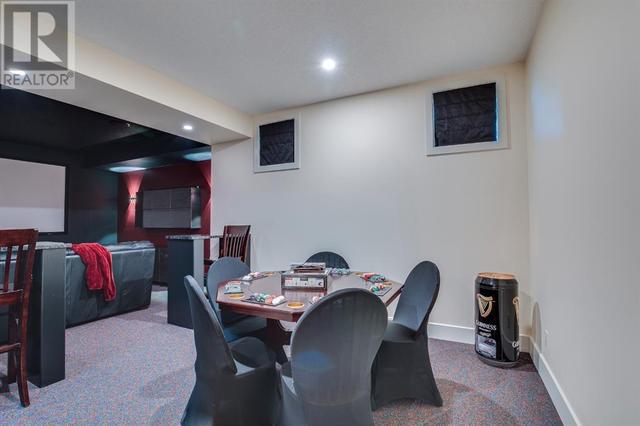 Games room attached to the theatre room | Image 40