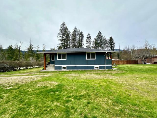 10 Skands Road, House detached with 3 bedrooms, 1 bathrooms and 10 parking in Kootenay Boundary C BC | Image 37