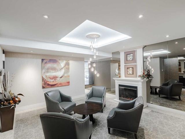 210 - 260 Scarlett Rd, Condo with 3 bedrooms, 2 bathrooms and 1 parking in Toronto ON | Image 23