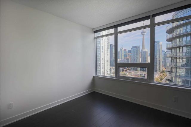 2815 - 17 Bathurst St, Condo with 3 bedrooms, 2 bathrooms and 1 parking in Toronto ON | Image 9