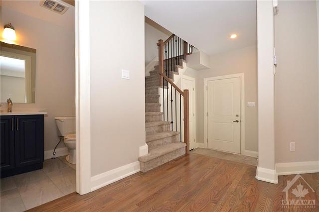 109 Porter Street, Townhouse with 3 bedrooms, 3 bathrooms and 3 parking in Ottawa ON | Image 5