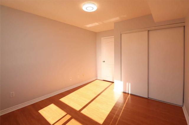1105 - 18 Sommerset Way, Condo with 1 bedrooms, 1 bathrooms and 1 parking in Toronto ON | Image 2