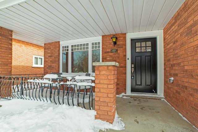 201 Bow Valley Dr, House detached with 3 bedrooms, 2 bathrooms and 3 parking in Hamilton ON | Image 12