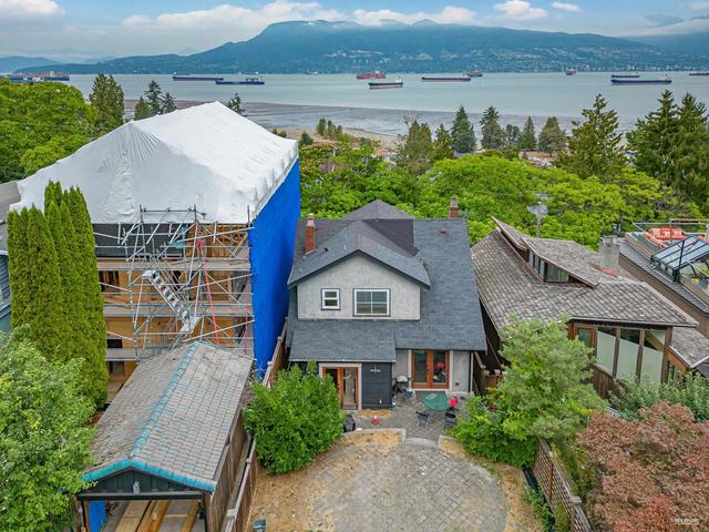 4580 W 1st Avenue, House detached with 5 bedrooms, 3 bathrooms and null parking in Vancouver BC | Image 2