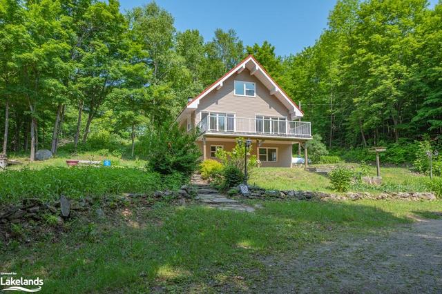 9297 Highway 118, House detached with 5 bedrooms, 2 bathrooms and null parking in Minden Hills ON | Image 1