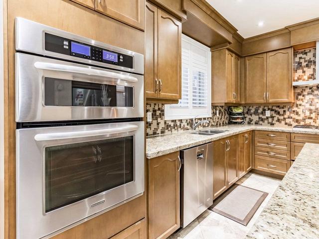 8 Orangeblossom Tr, House detached with 4 bedrooms, 6 bathrooms and 6 parking in Brampton ON | Image 6