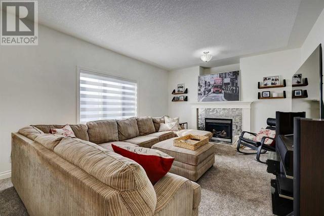 234 Canoe Square Sw, House detached with 6 bedrooms, 4 bathrooms and 6 parking in Airdrie AB | Image 3