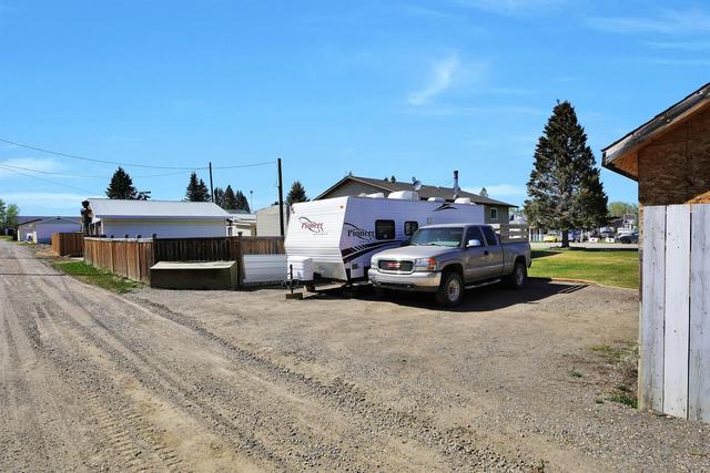 117 and 113 2 Avenue, House detached with 5 bedrooms, 2 bathrooms and 2 parking in Clearwater County AB | Image 36