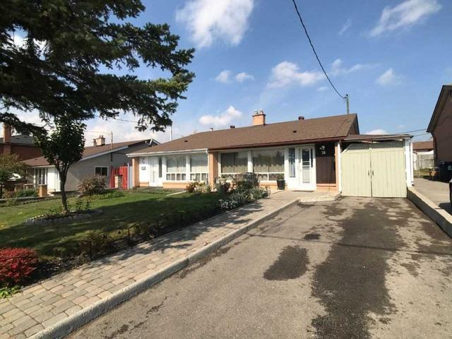 28 Kanarick Cres, House semidetached with 2 bedrooms, 2 bathrooms and 5 parking in Toronto ON | Image 10