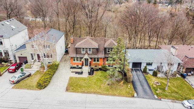 54 Oakfield Dr, House detached with 4 bedrooms, 3 bathrooms and 4 parking in Toronto ON | Image 24