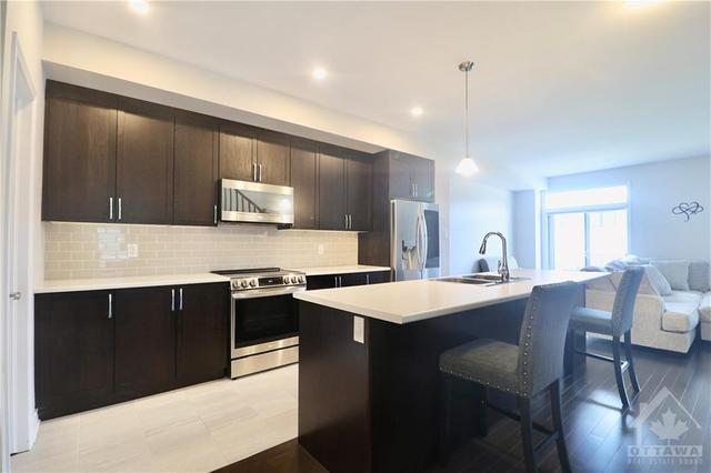 347 Grackle Street, Townhouse with 4 bedrooms, 3 bathrooms and 5 parking in Ottawa ON | Image 4