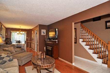931 Gentry Cres, House semidetached with 3 bedrooms, 2 bathrooms and 3 parking in Oshawa ON | Image 3